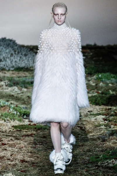 Look 13